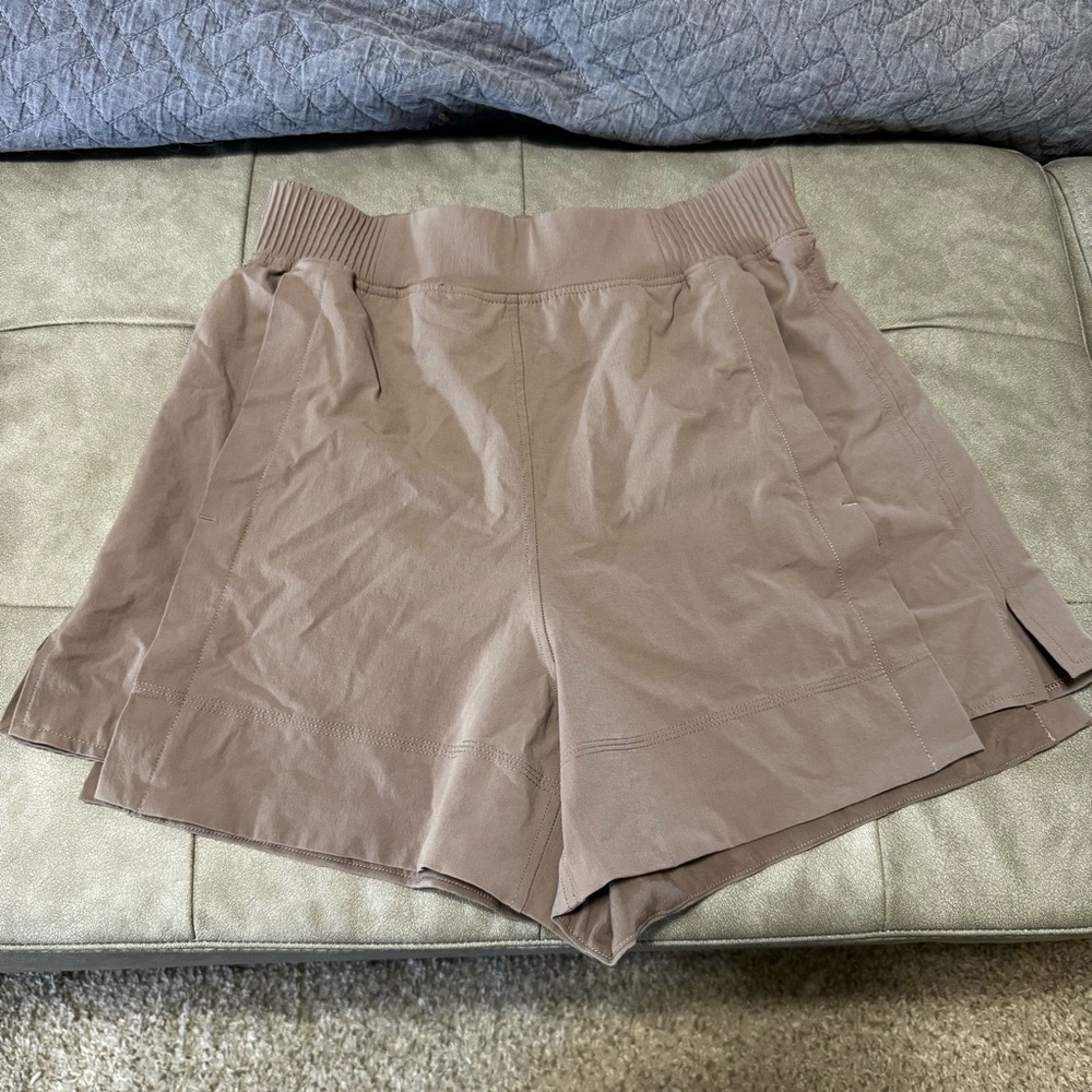 Lululemon relaxed woven high rise shorts